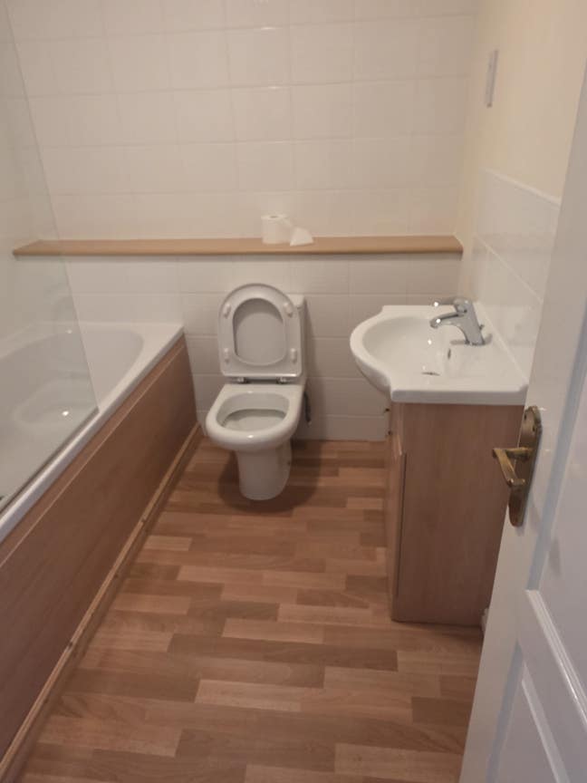 One double furnished bedroom with own bathroom  Main Photo