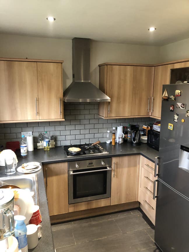 One double bedroom with fitted wardrobes available Main Photo