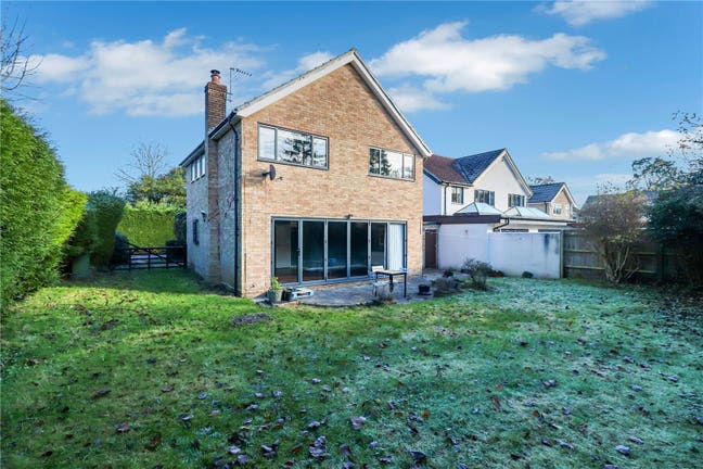 3 bedroom detached house Main Photo