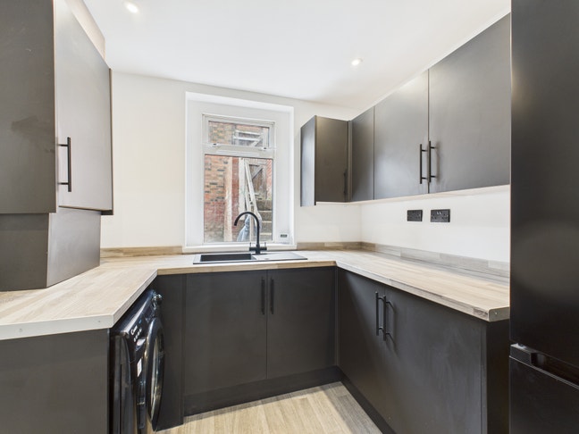 New Luxury Refurbished House Share -  Asher Street Main Photo