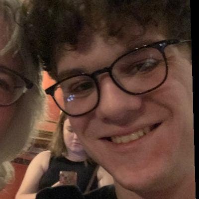 Professional Male seeks a single or double room Main Photo