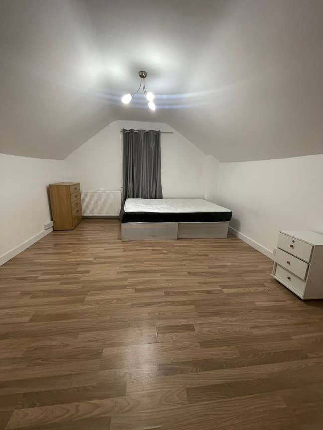 🌟 Large Double Room to Let in Mitcham Main Photo