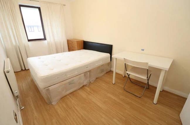 Bright  Double Room in East India  Main Photo
