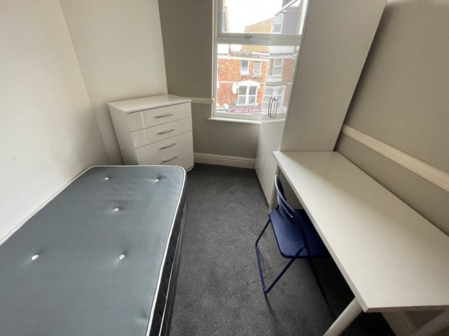 Inviting Private Room – 12 Min to Jubilee Main Photo