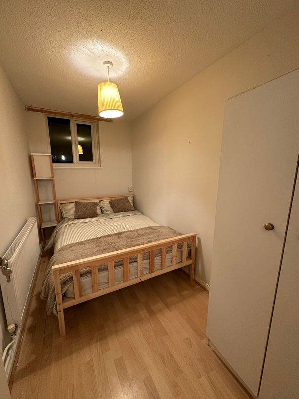 Stunning Double Room in Oval Main Photo