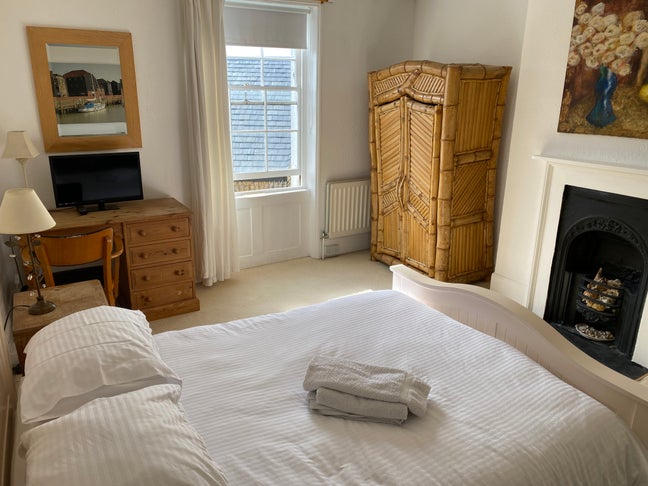Large period room seconds from Broadstairs beach Main Photo