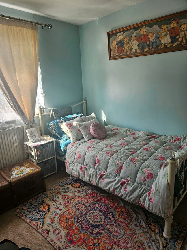 Good size clean single room Main Photo