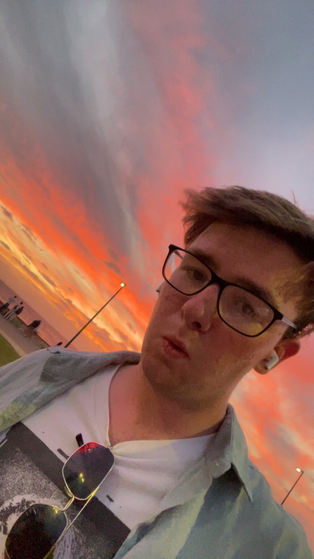 Hi I am a full time bar tender looking for a ... Main Photo