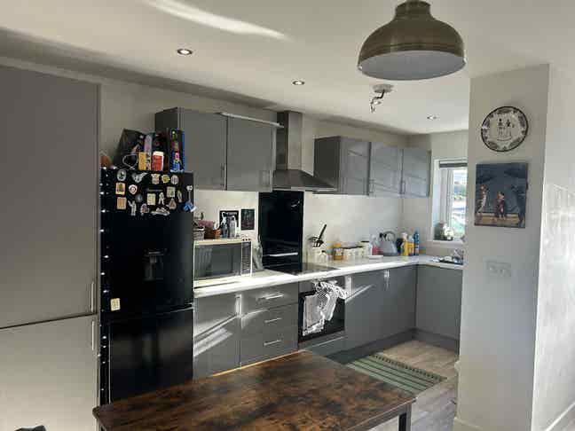 Double room in modern estate, brilliant location Main Photo