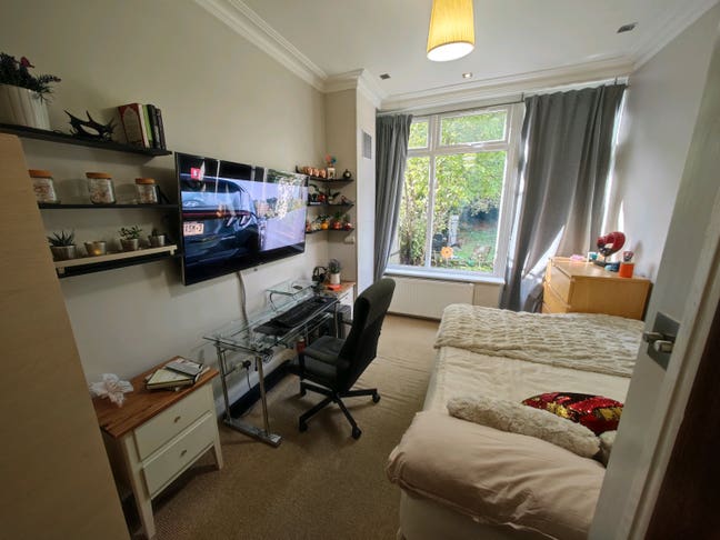  Spacious and Bright Double Room Main Photo
