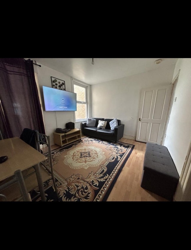 Double Bedroom near Westham  Main Photo