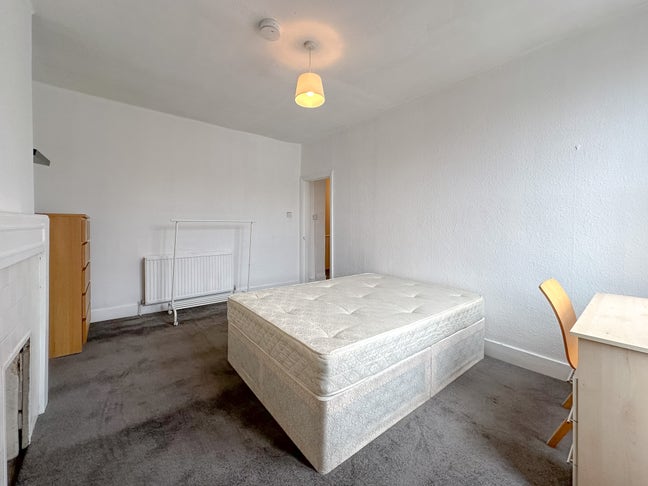 Great Price : Double Room in Highgate Main Photo