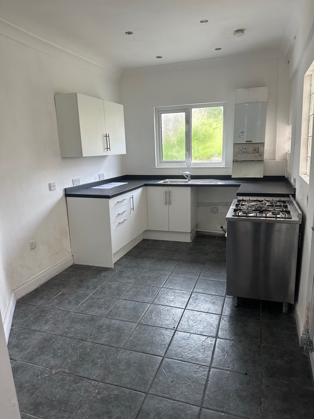 2 Bed Terrace House Main Photo