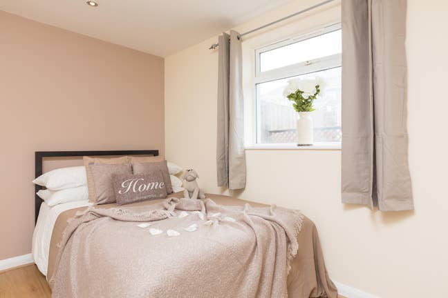 Shipton Road - EN-SUITE ROOM Main Photo