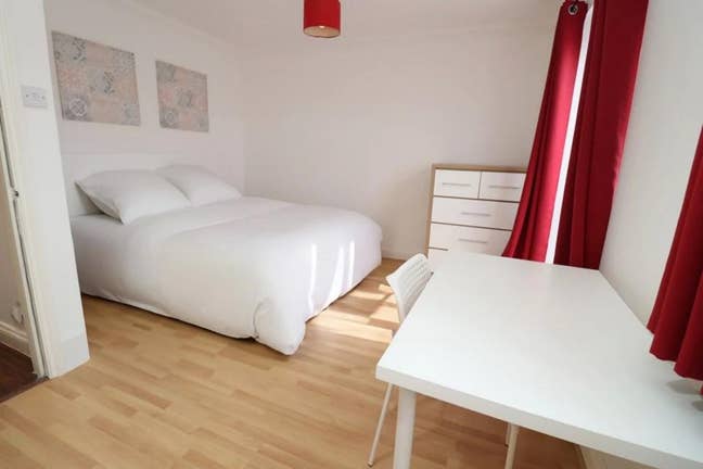 Spacious bright double room  in Beckton Main Photo