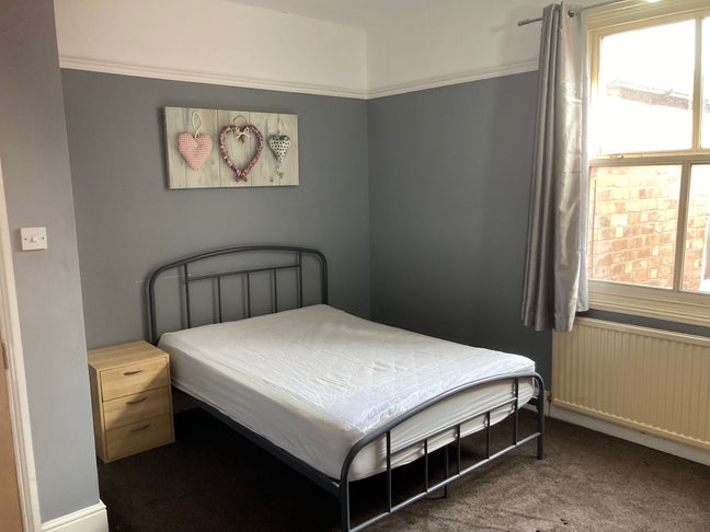 Large Double Room - Available Now Main Photo