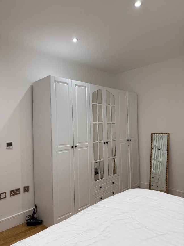 Spacious Modern Flat for Rent Main Photo