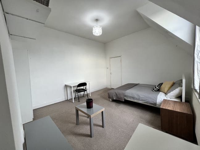 Super large rooms in Streatham High Street Main Photo