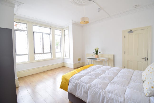 Spacious Room in Friendly House – All Bills Includ Main Photo