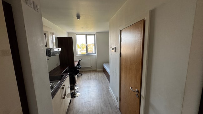 Studio/room in Ealing Broadway Main Photo