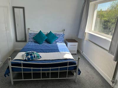 Large Double Room in a Great House Share Main Photo