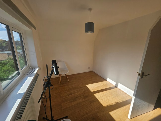 Bright Office Space Available (Mon–Fri, 9am–6pm) Main Photo