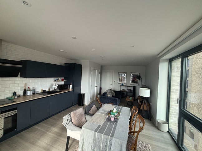 Modern new build flat homeshare Main Photo