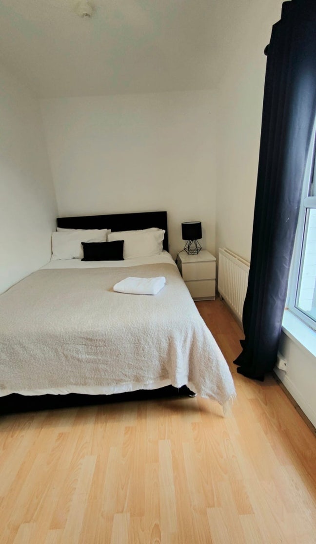 Room to let on Olympia Drive Main Photo
