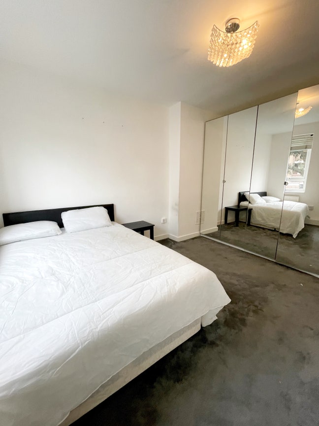 🌟Massive Double room available in Zone 1 🌟 Main Photo