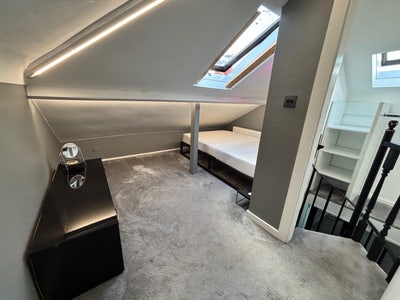 Double loft room in beautiful, modern house.  Main Photo