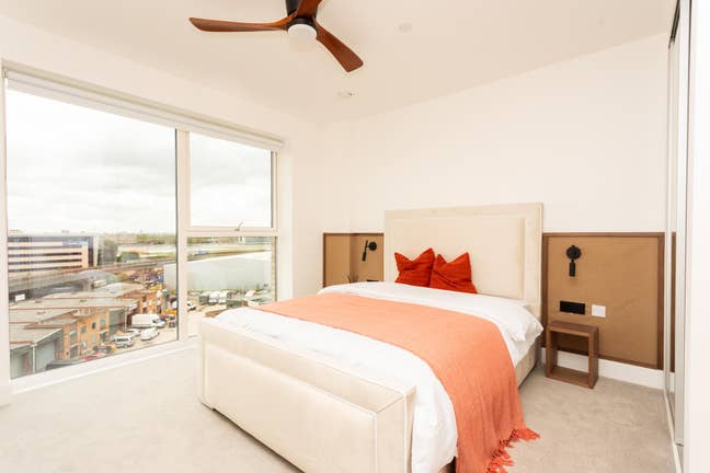 🌟 Premium Ensuite Room with Balcony Views 🌟 Main Photo