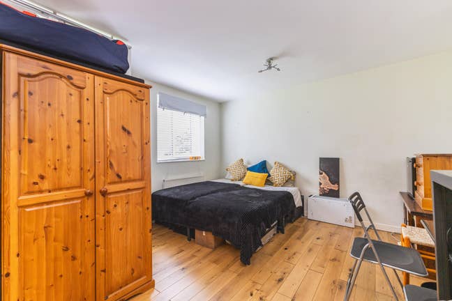 Huge Doubles In Quiet Location  Main Photo