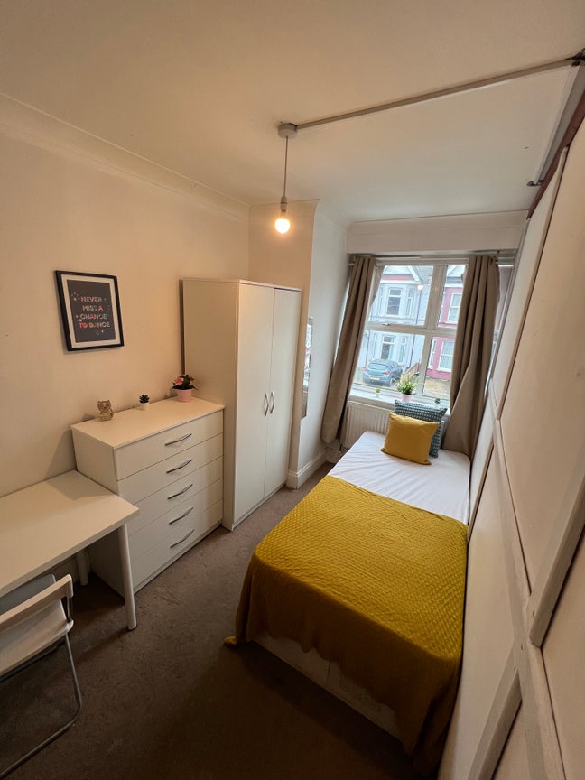 5Min Walking to Wembley Station, Cozy Single Room Main Photo