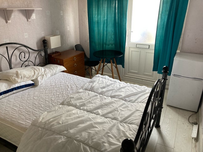 Double Room to Rent Main Photo