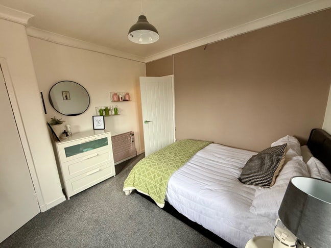 Furnished double room, all bills included  Main Photo
