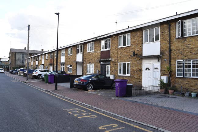 Modern 6-Bed House Share in E14 – All Bills Inc Main Photo