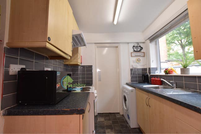  Student House Main Photo
