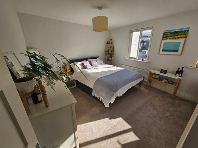 Bright and spacious double room in Putney Main Photo