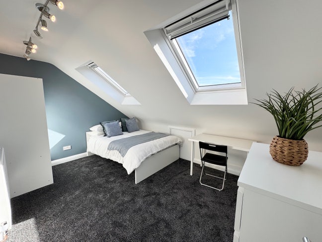 2 Well Located Double Room on Southmead Road  Main Photo