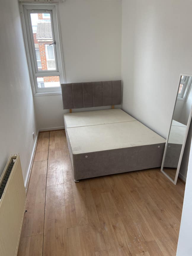 Single Bedroom (partly furnished) Main Photo