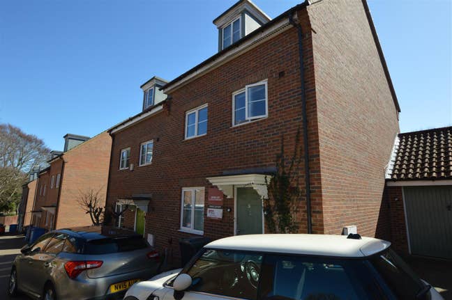 Double Room available in NR3  Main Photo