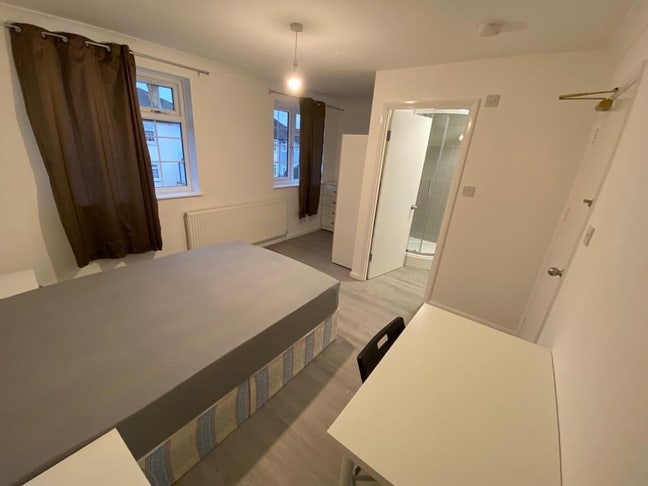 🛏️ Ensuite & single rooms in the same house Main Photo