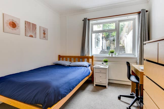 ✨ Beautiful Room in Five Ways - Bills Covered! ✨ Main Photo