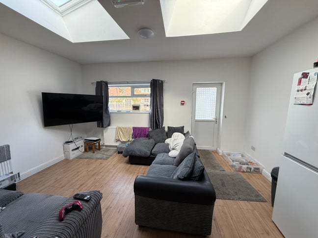 Professional Executive Rooms in Chorlton Main Photo
