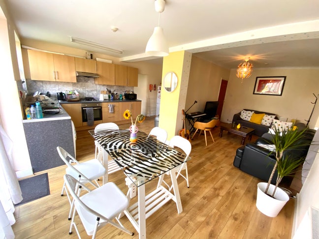 ☀️Bright and Warm room ☀️ Main Photo