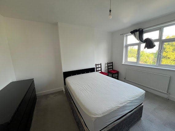 Huge Double Room Close to Cricklewood/Brent Cross  Main Photo