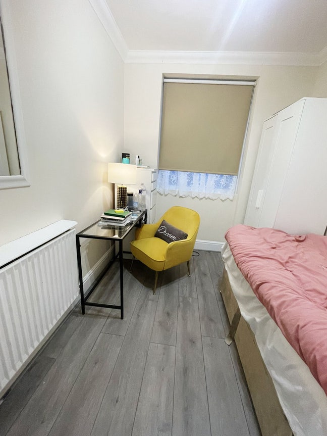 Single room in st johns wood Main Photo