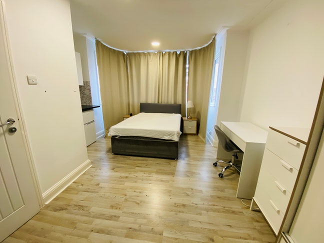 Spacious Double Ensuite Room in Prime Wembley Park Main Photo