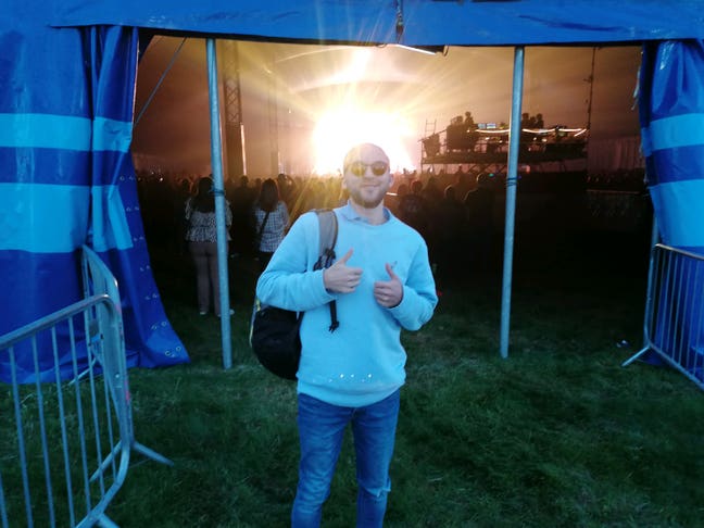 Looking for new start contact via WhatsApp  Main Photo