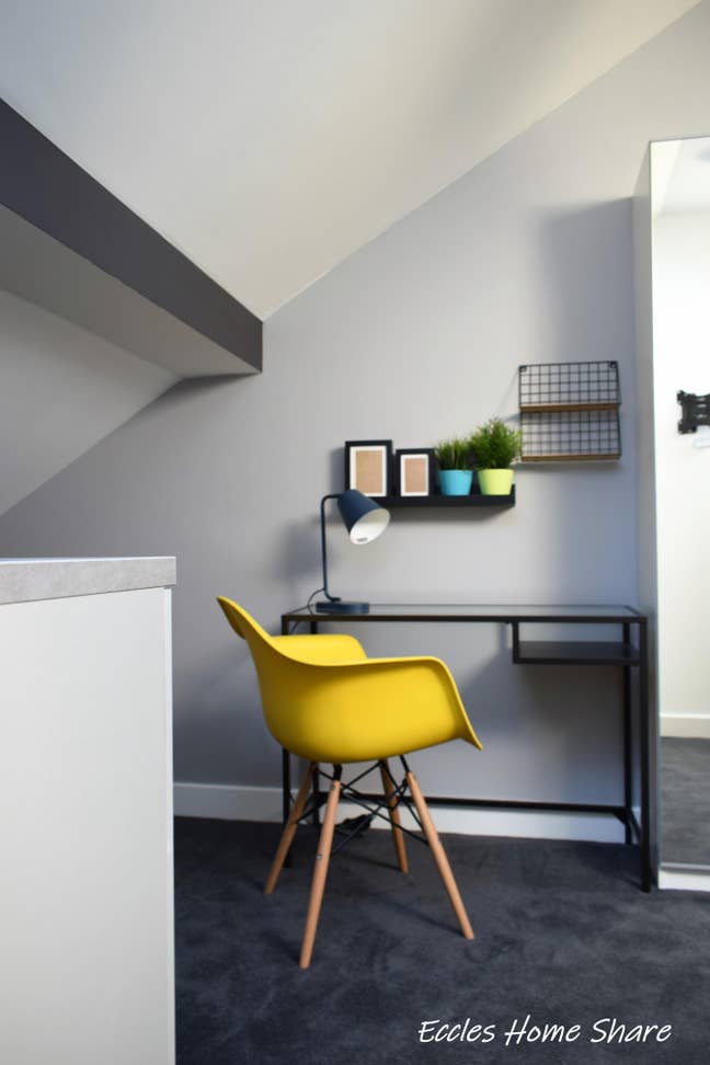 🧡 Attic En-suite Room - Liverpool Rd 🌟 Main Photo